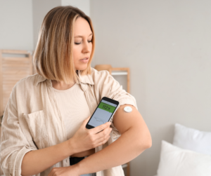 Female syncing glucose monitor to her cellphone